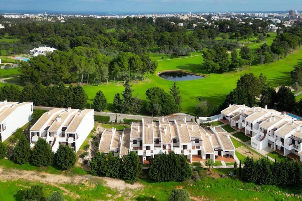 Jaqueline And Golf House *