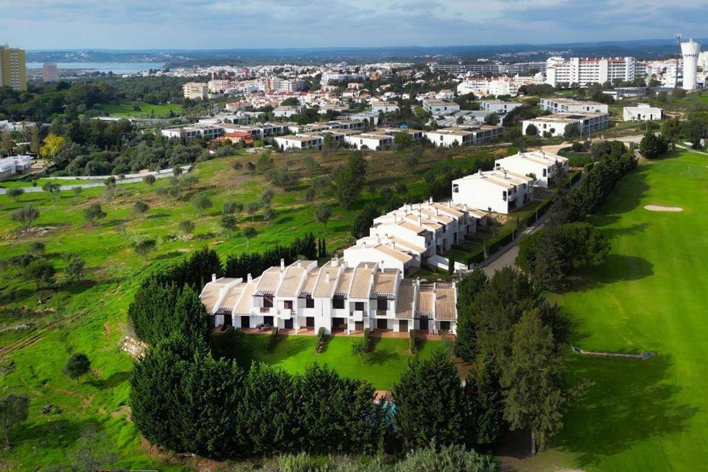 Jaqueline And Golf House *
